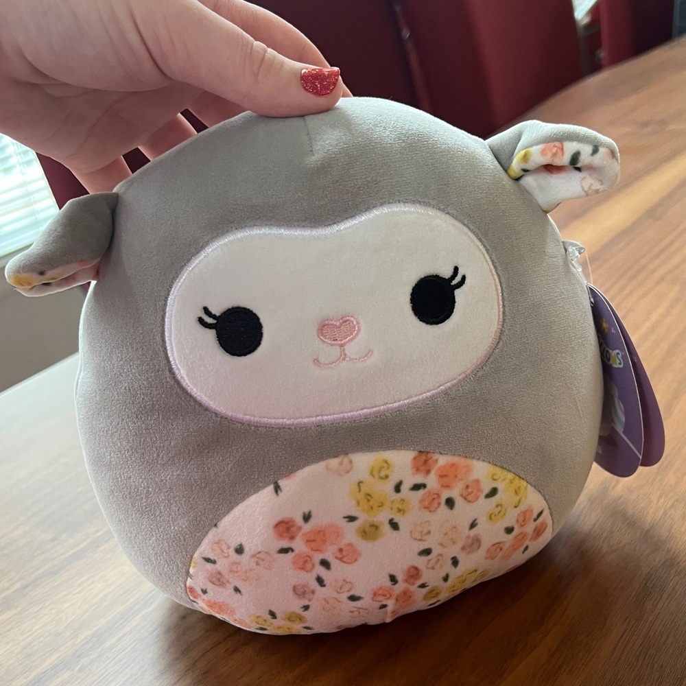 NWT 8 Inch Elea the lamb Easter Squishmallow